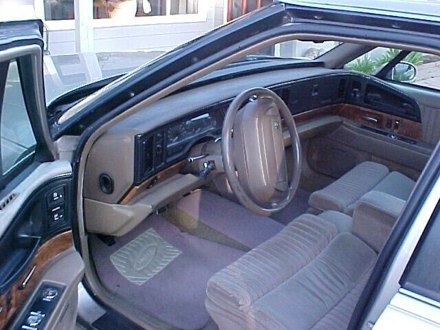 Buick-Park-Avenue-1993-Sedan-10