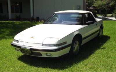 Buick Reatta  1990 white