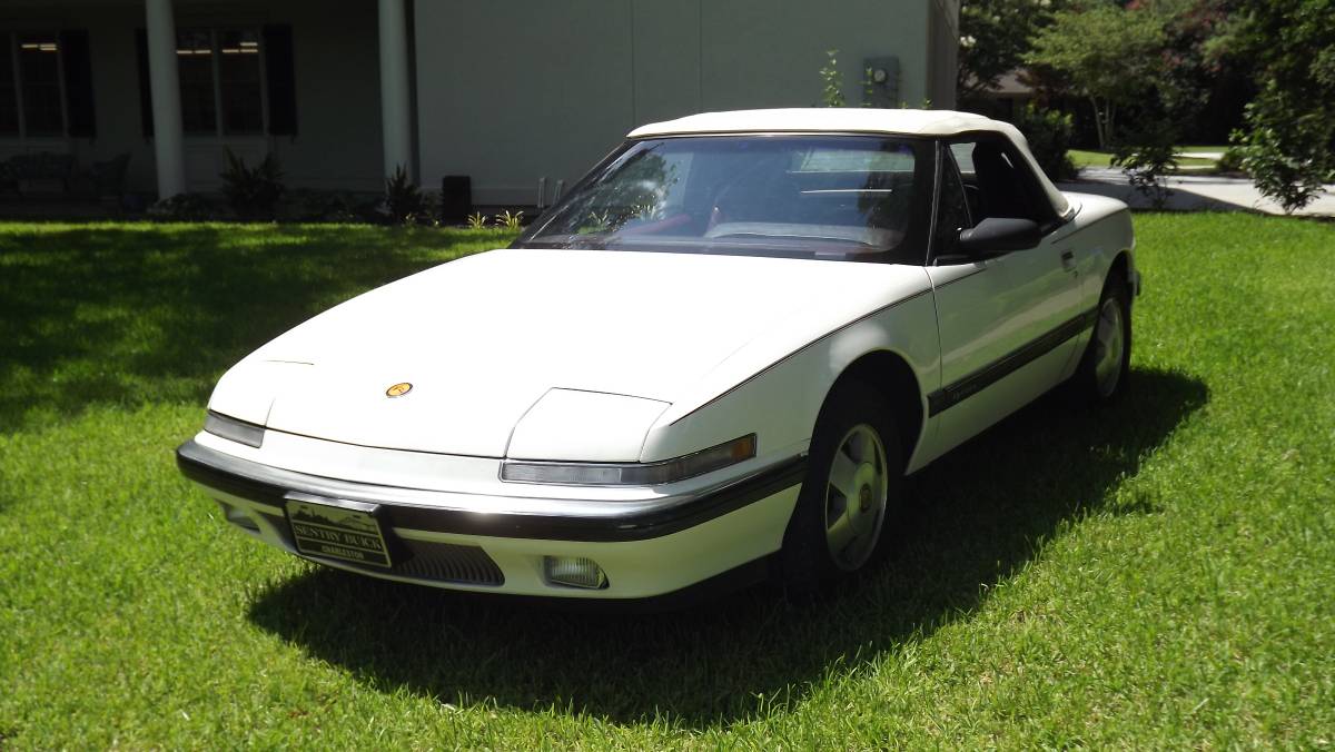 Buick Reatta  1990 white