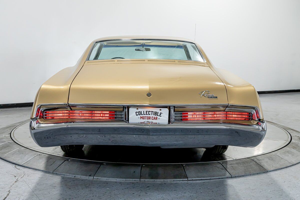 Buick-Riviera-1966-Coupe-35