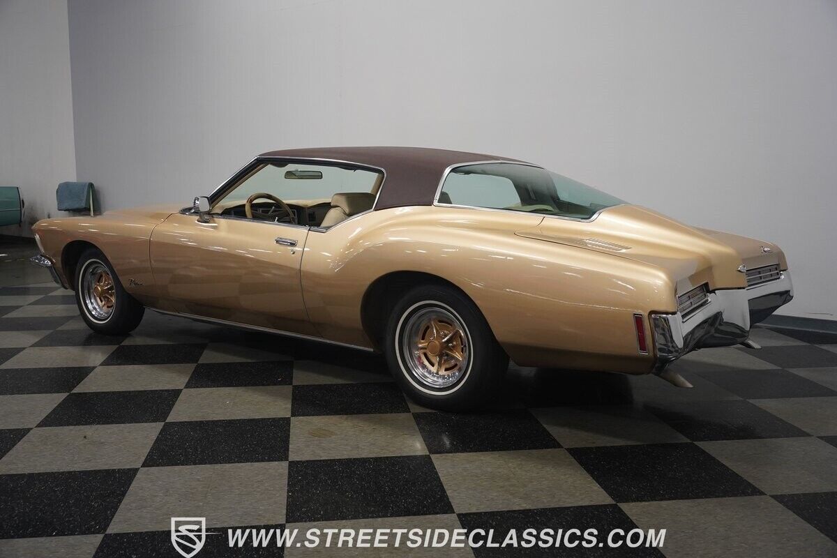 Buick-Riviera-1971-Fastback-10