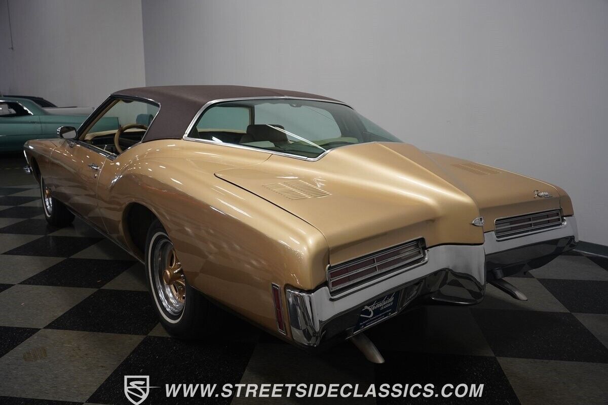 Buick-Riviera-1971-Fastback-11
