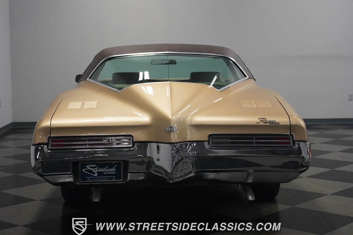 Buick-Riviera-1971-Fastback-12
