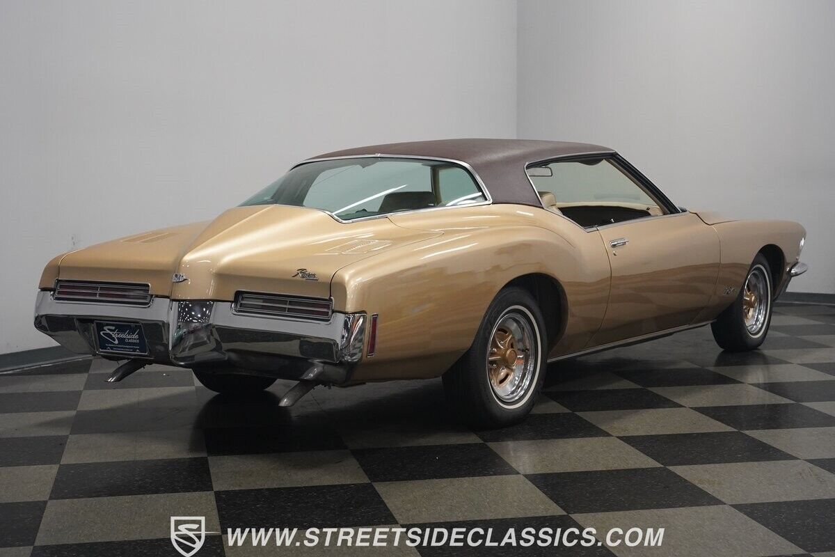 Buick-Riviera-1971-Fastback-13