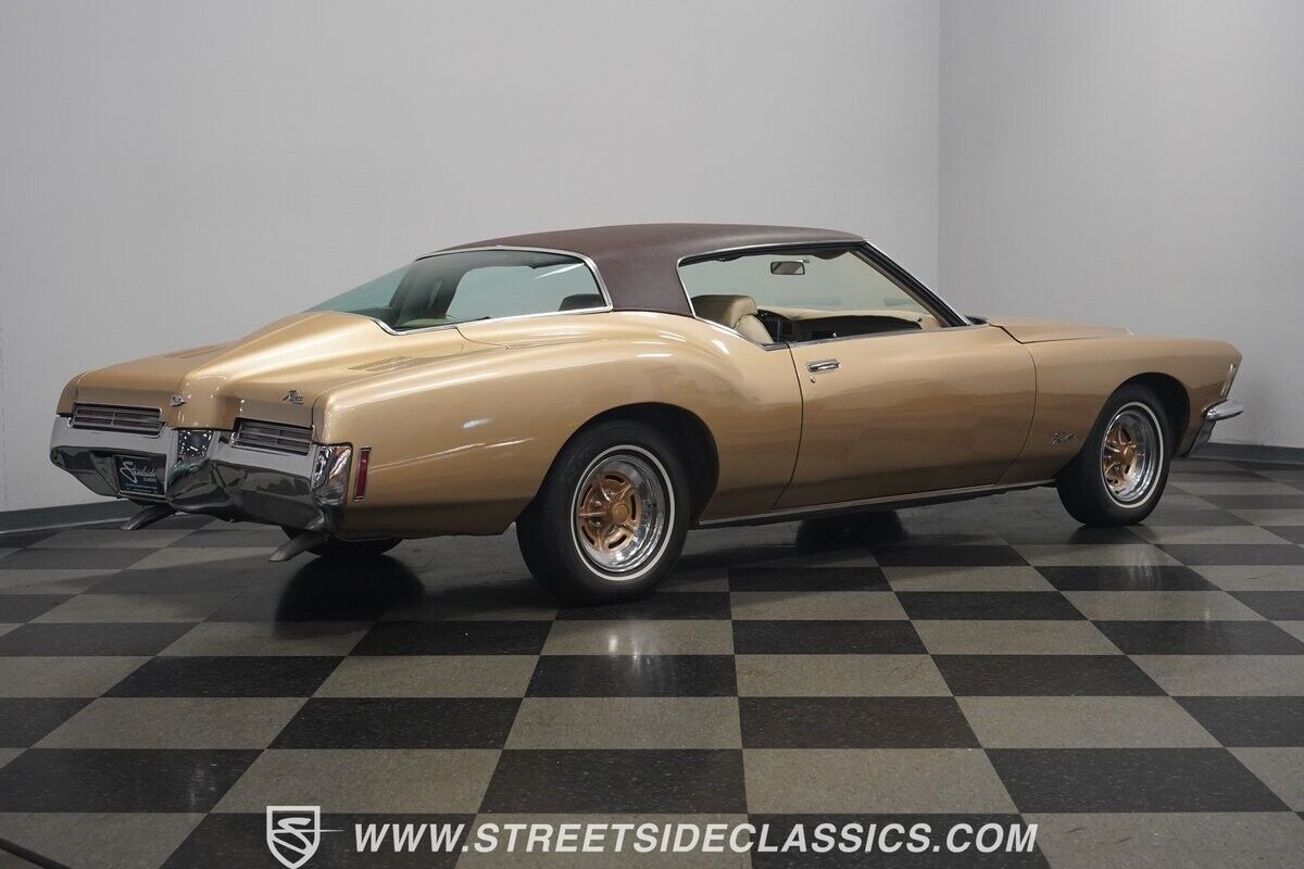 Buick-Riviera-1971-Fastback-14