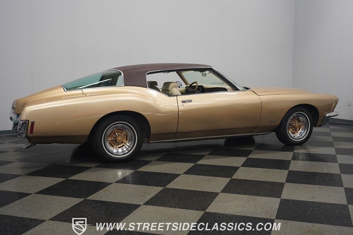 Buick-Riviera-1971-Fastback-15