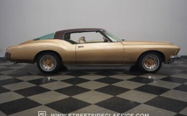 Buick-Riviera-1971-Fastback-16