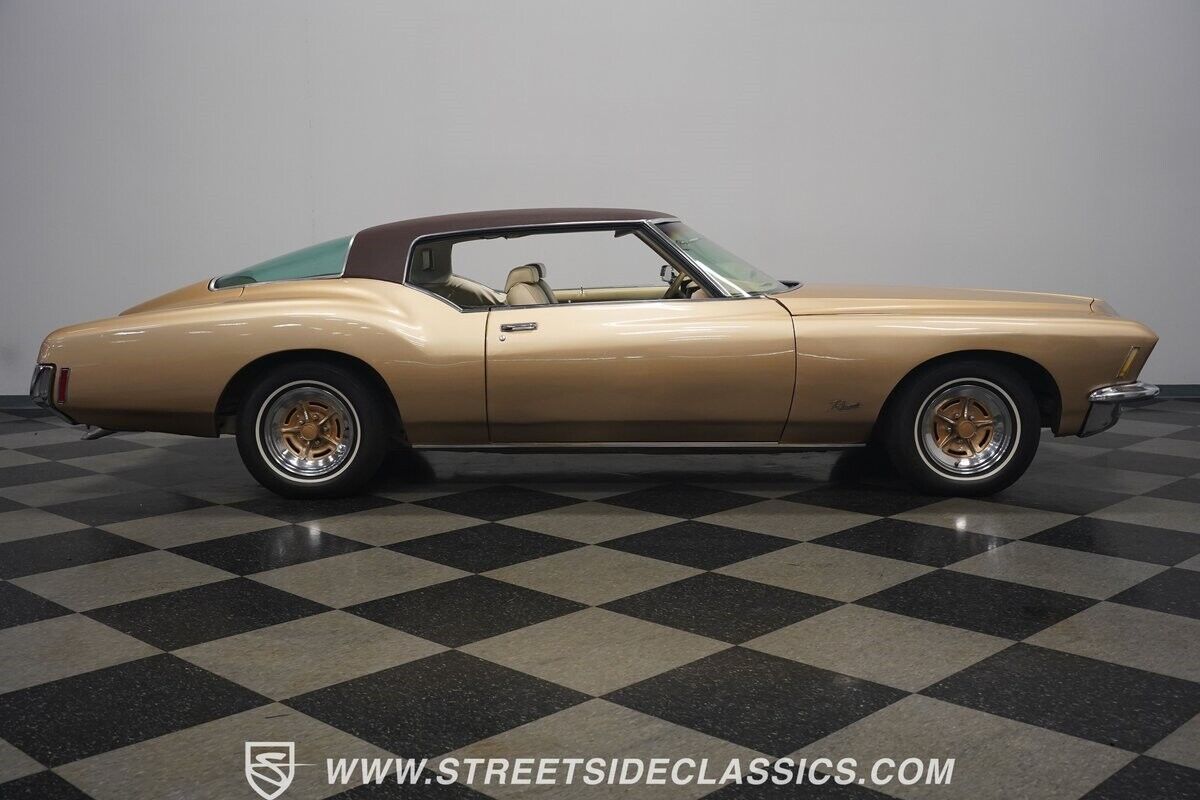 Buick-Riviera-1971-Fastback-16