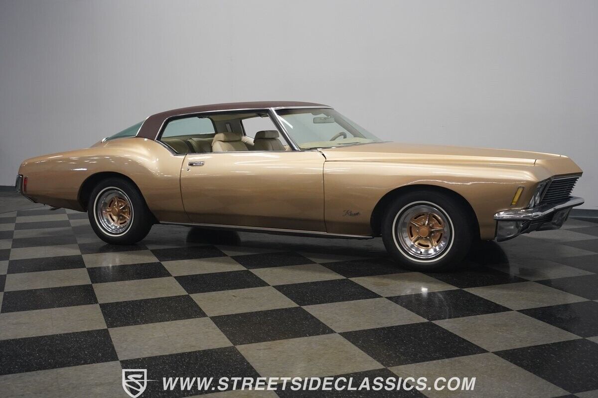 Buick-Riviera-1971-Fastback-17