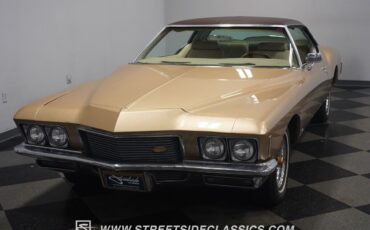 Buick-Riviera-1971-Fastback-21