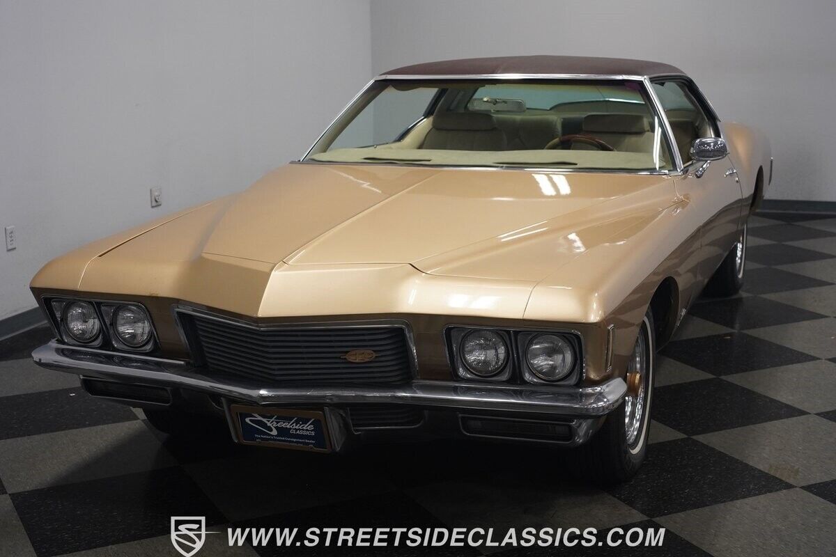 Buick-Riviera-1971-Fastback-21