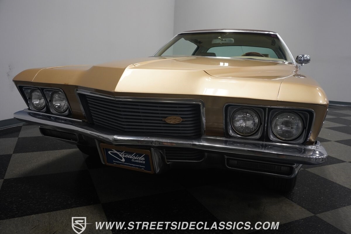 Buick-Riviera-1971-Fastback-22