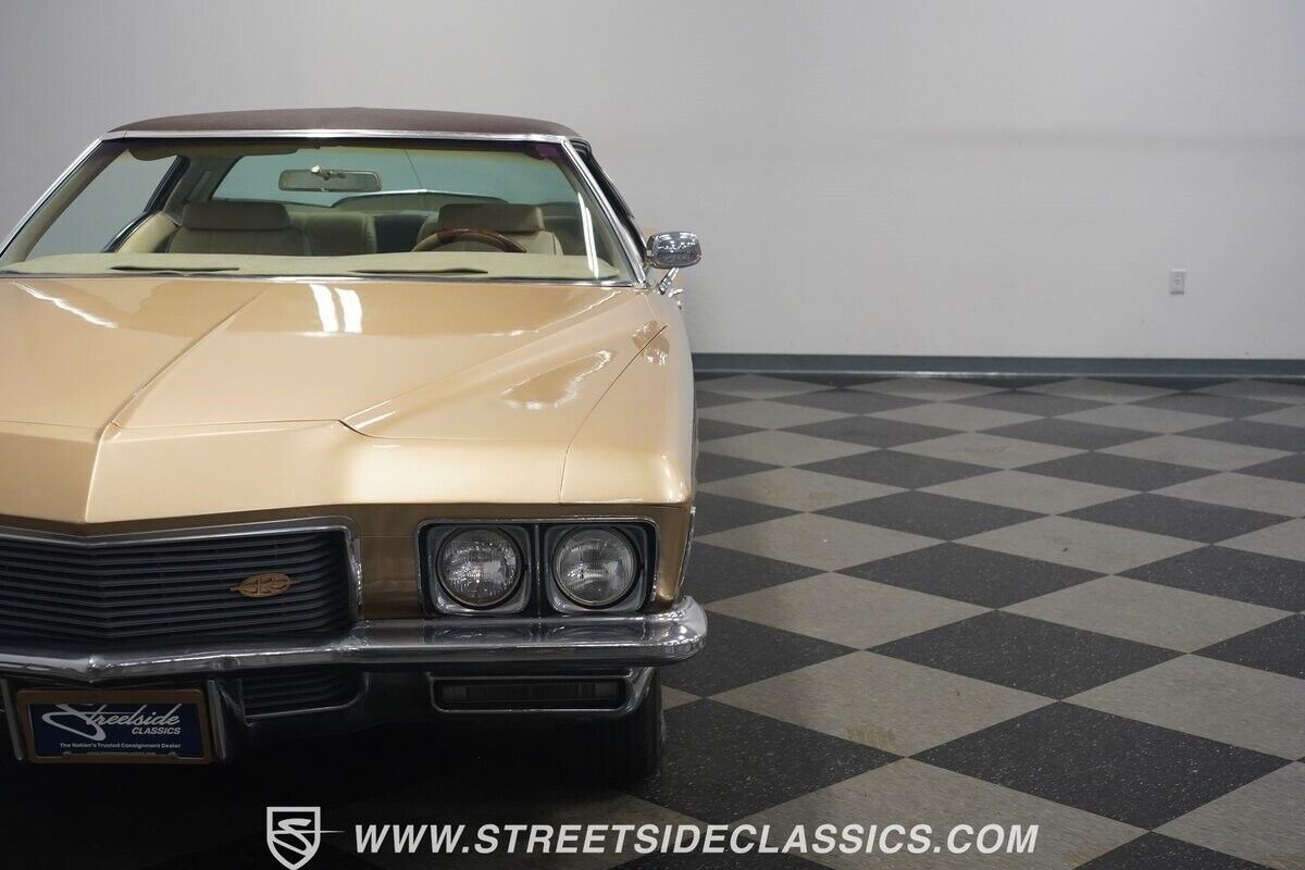 Buick-Riviera-1971-Fastback-23