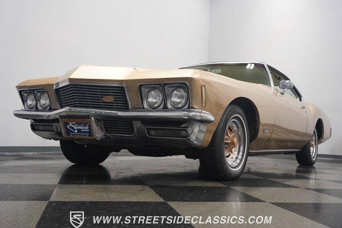 Buick-Riviera-1971-Fastback-24