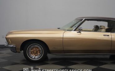 Buick-Riviera-1971-Fastback-26