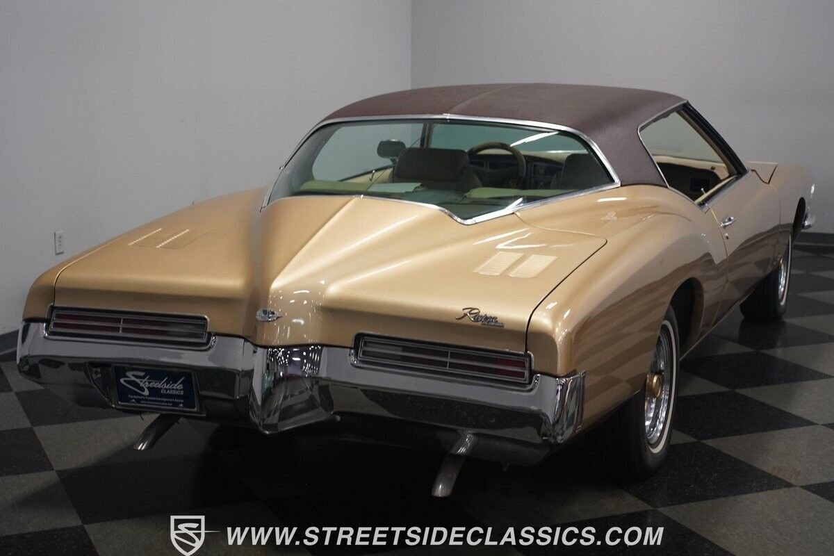 Buick-Riviera-1971-Fastback-28