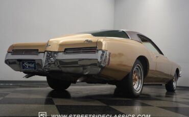 Buick-Riviera-1971-Fastback-30