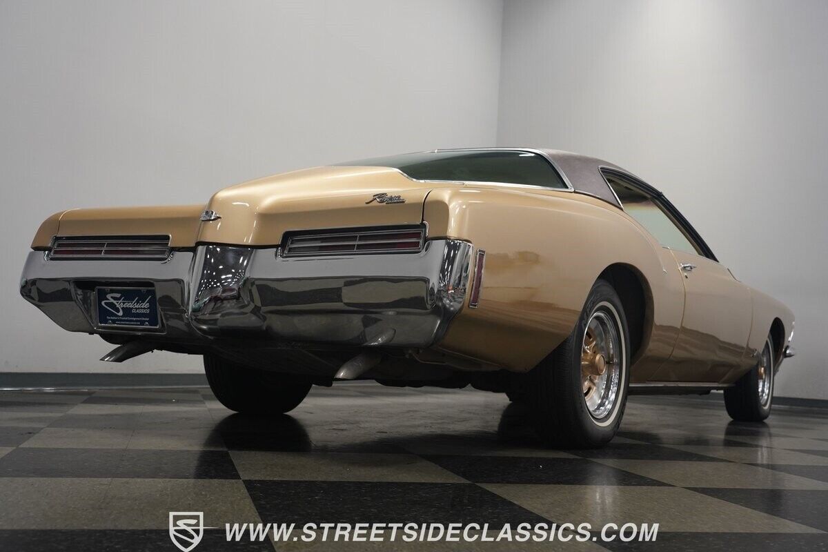 Buick-Riviera-1971-Fastback-30