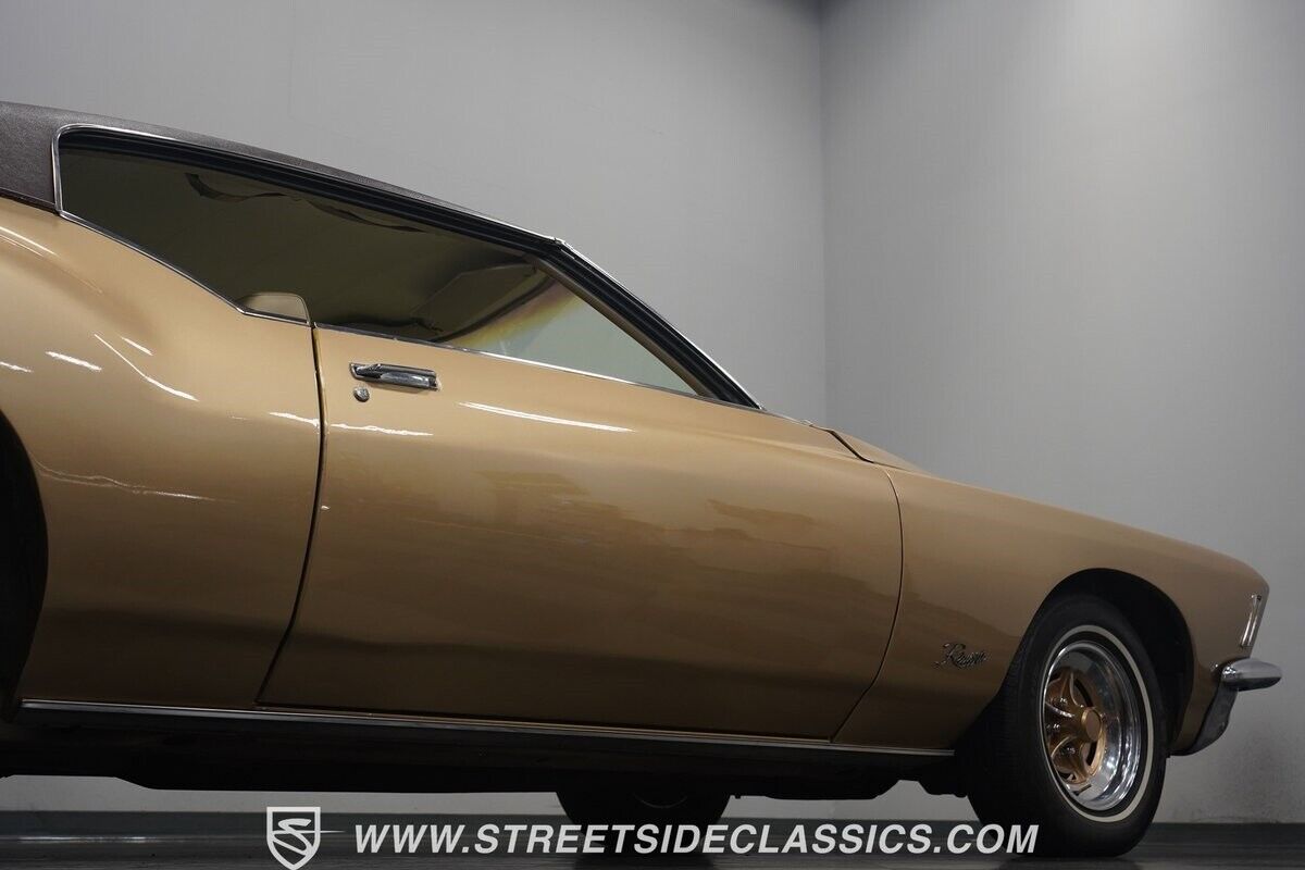 Buick-Riviera-1971-Fastback-31