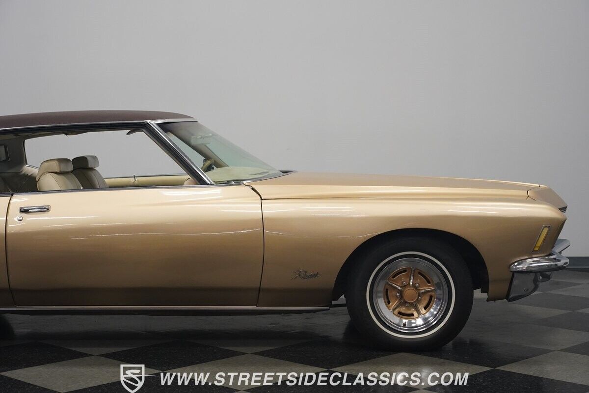 Buick-Riviera-1971-Fastback-33