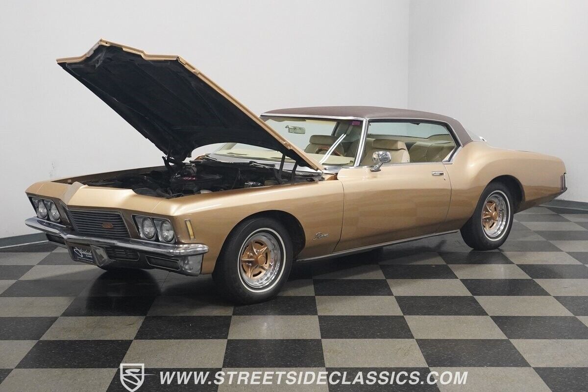 Buick-Riviera-1971-Fastback-34