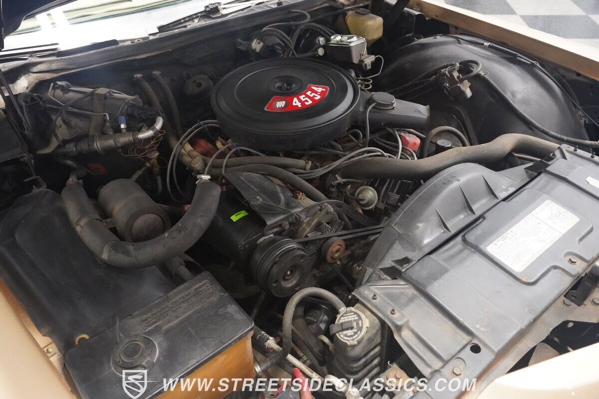 Buick-Riviera-1971-Fastback-35
