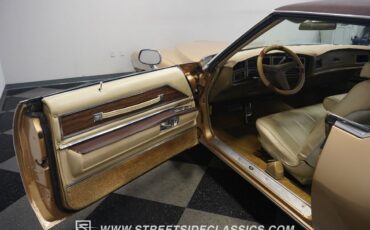 Buick-Riviera-1971-Fastback-37