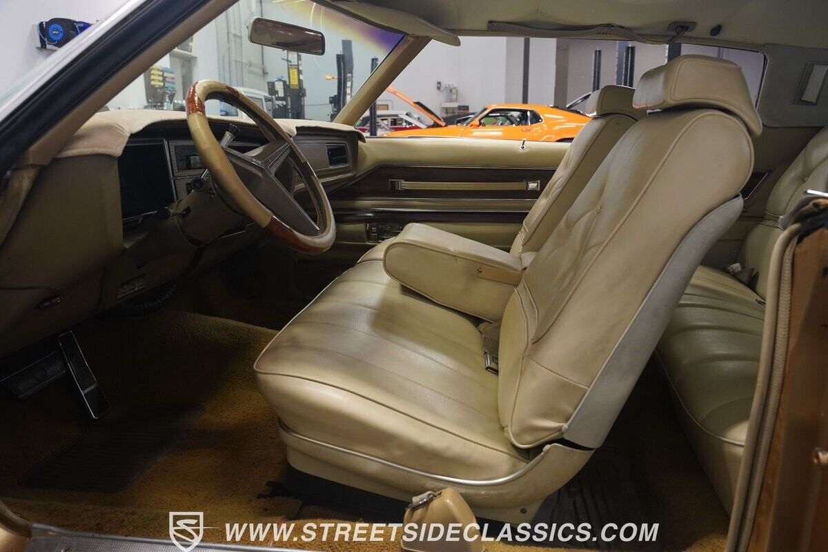 Buick-Riviera-1971-Fastback-39