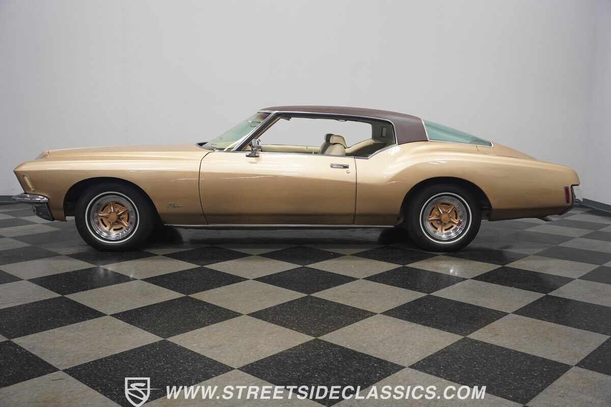 Buick-Riviera-1971-Fastback-8