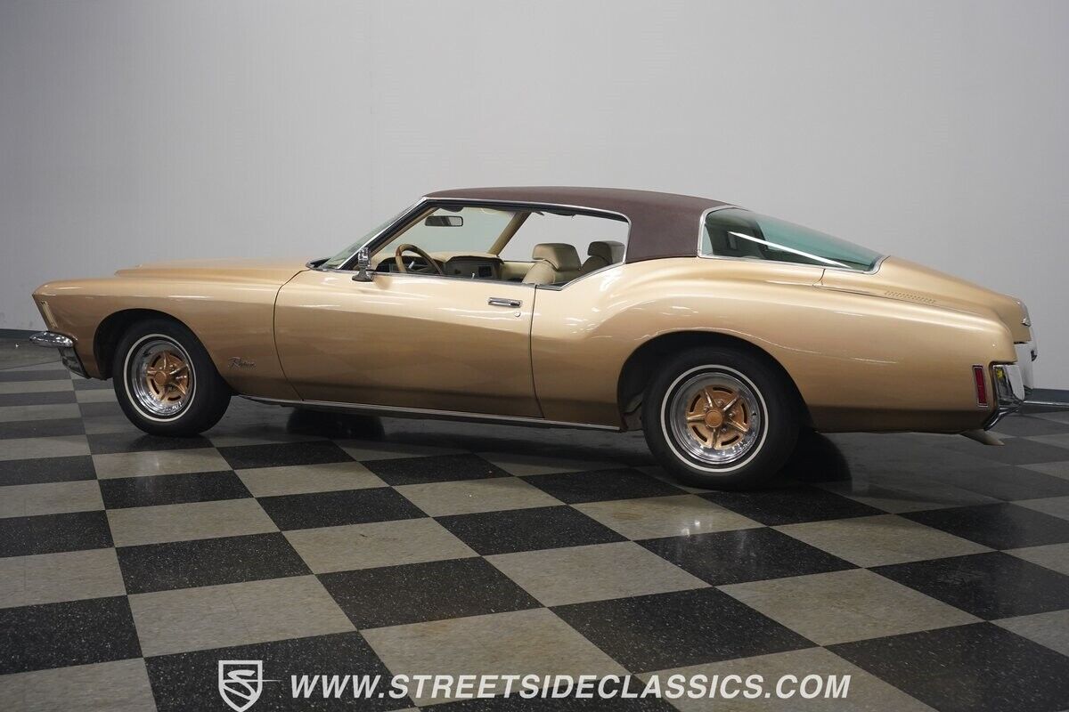 Buick-Riviera-1971-Fastback-9
