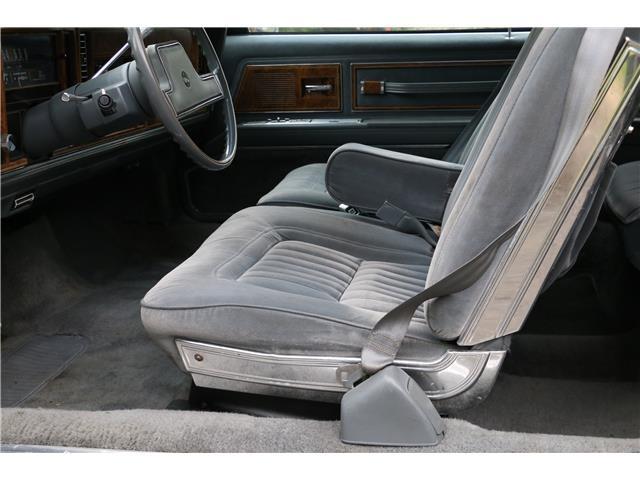 Buick-Riviera-1985-COUPE-14