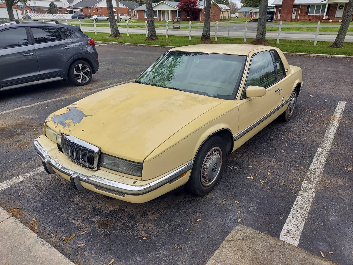 Buick-Riviera-1993-yellow-2