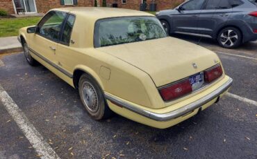 Buick-Riviera-1993-yellow