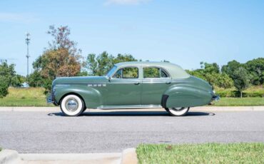 Buick-Roadmaster-1940-4-Door-1