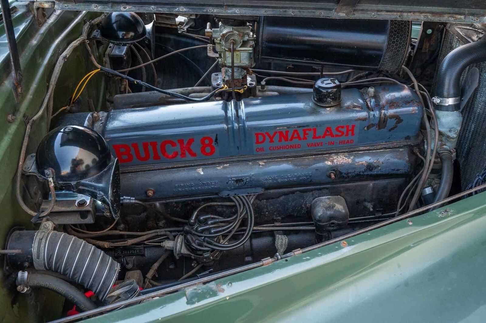 Buick-Roadmaster-1940-4-Door-10