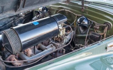 Buick-Roadmaster-1940-4-Door-12
