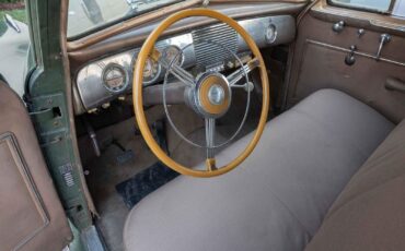 Buick-Roadmaster-1940-4-Door-14