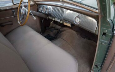 Buick-Roadmaster-1940-4-Door-15