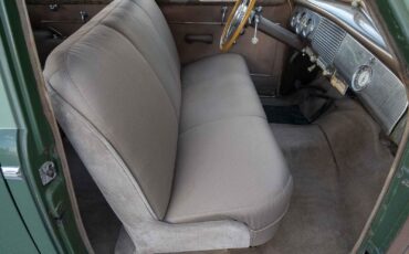 Buick-Roadmaster-1940-4-Door-16