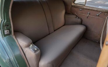 Buick-Roadmaster-1940-4-Door-18