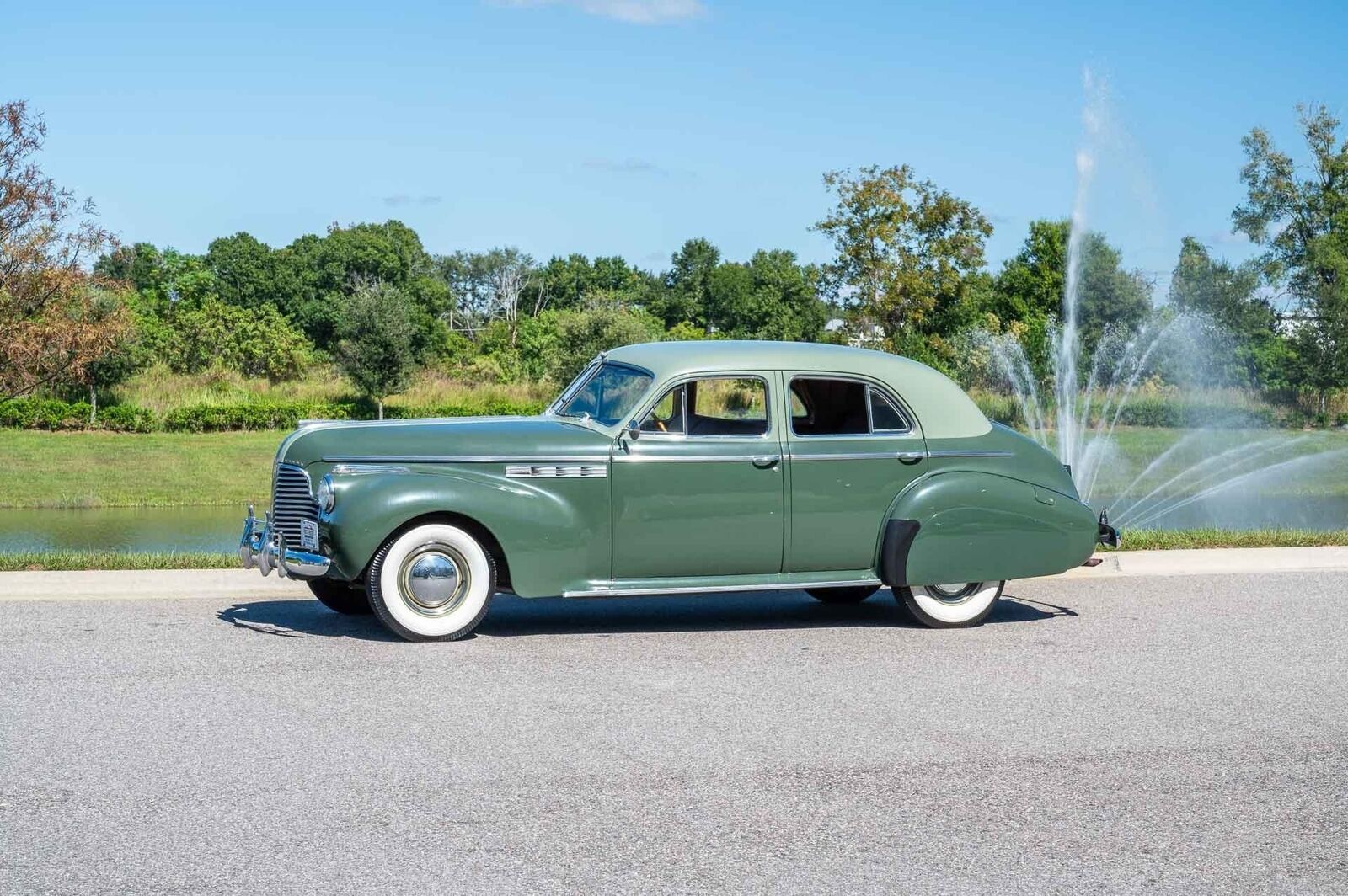 Buick-Roadmaster-1940-4-Door-23