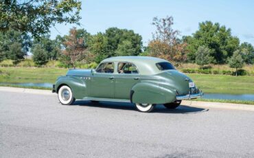 Buick-Roadmaster-1940-4-Door-26
