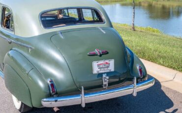 Buick-Roadmaster-1940-4-Door-27