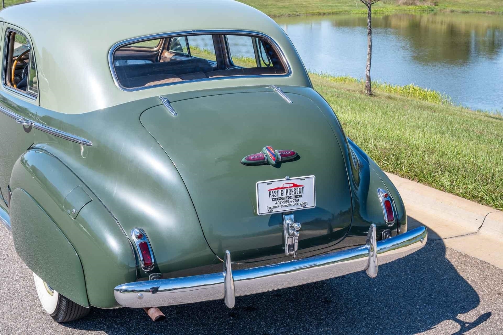 Buick-Roadmaster-1940-4-Door-27