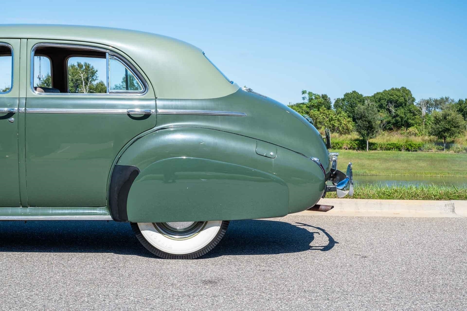 Buick-Roadmaster-1940-4-Door-29