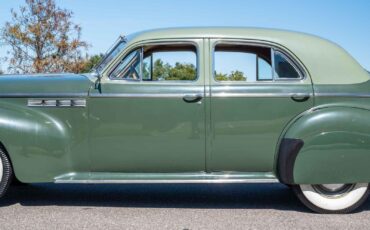 Buick-Roadmaster-1940-4-Door-30