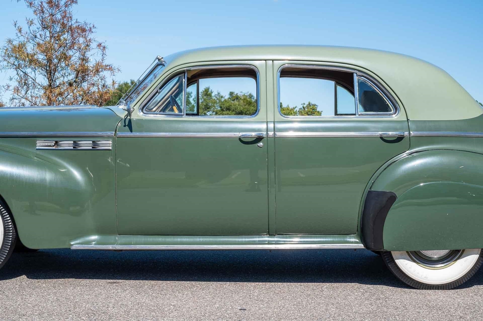Buick-Roadmaster-1940-4-Door-30