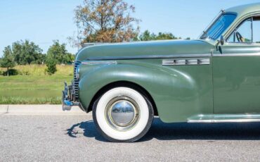 Buick-Roadmaster-1940-4-Door-31