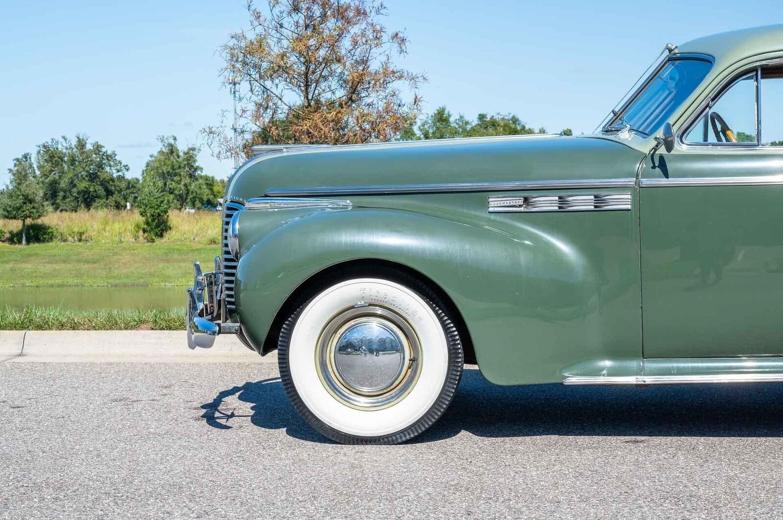 Buick-Roadmaster-1940-4-Door-31