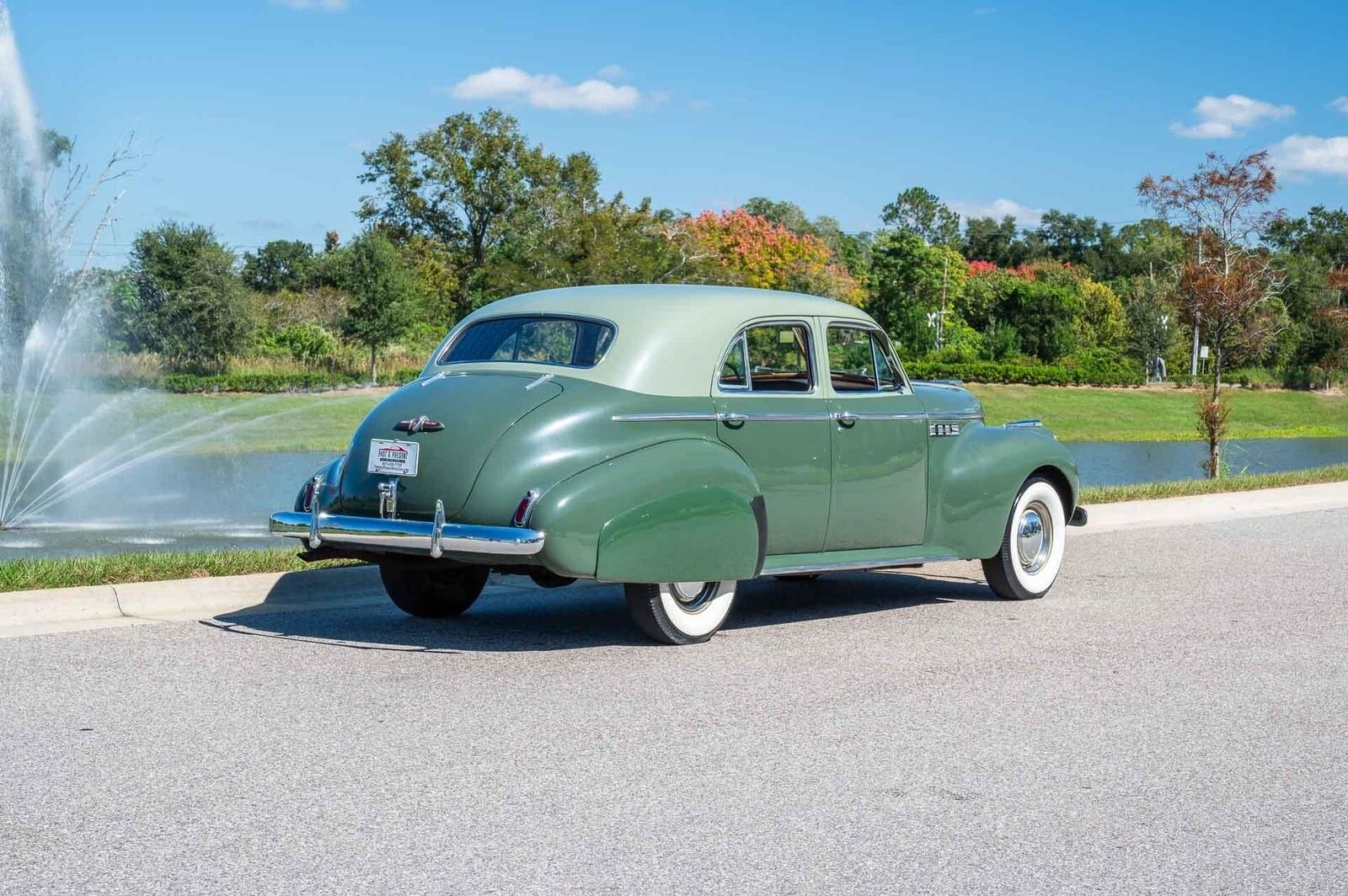 Buick-Roadmaster-1940-4-Door-5
